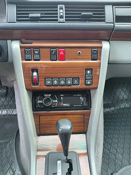 Mercedes-Benz E-Klasse 21 of 25