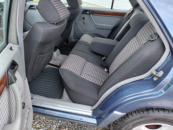 Mercedes-Benz E-Klasse 16 of 25
