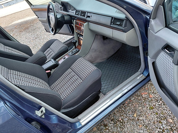 Mercedes-Benz E-Klasse 17 of 25