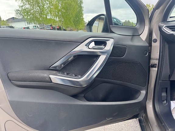 Peugeot 2008 10 of 17