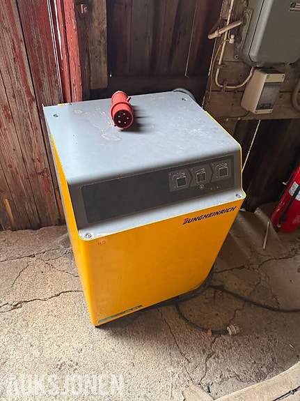 Jungheinrich ECE 310 HP 3 of 5
