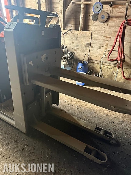 Jungheinrich ECE 310 HP 2 of 5