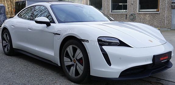 Porsche Taycan 17 of 30
