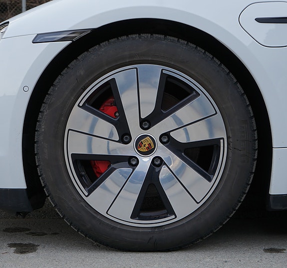 Porsche Taycan 16 of 30