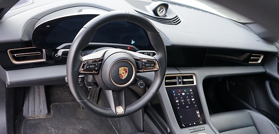 Porsche Taycan 19 of 30