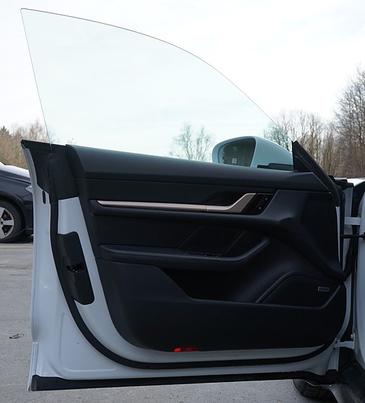 Porsche Taycan 22 of 30