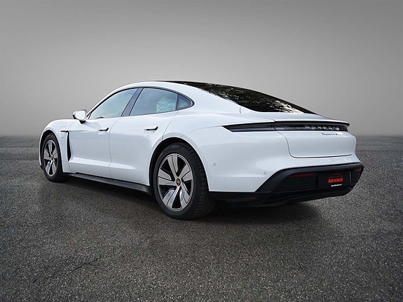 Porsche Taycan 6 of 30
