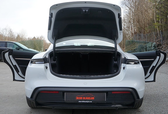 Porsche Taycan 28 of 30