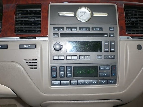 Lincoln Town Car 14 of 20