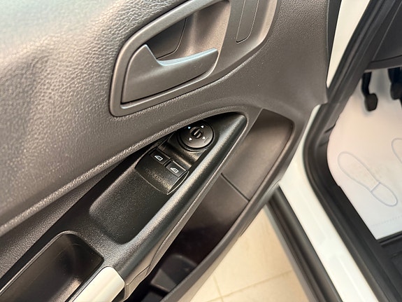 Ford Transit Connect 7 of 24