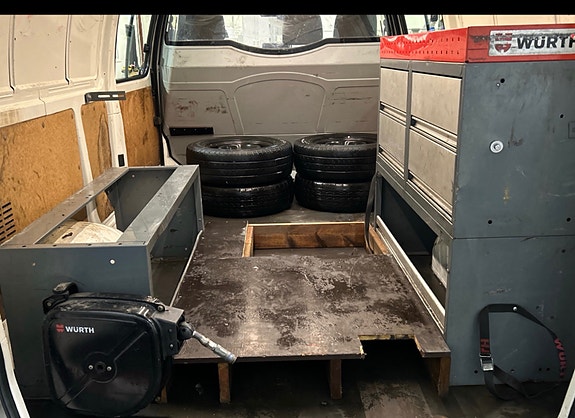 Toyota HiAce 10 of 15