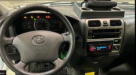 Toyota HiAce 12 of 15