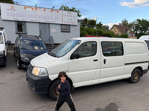 Toyota HiAce 3 of 15