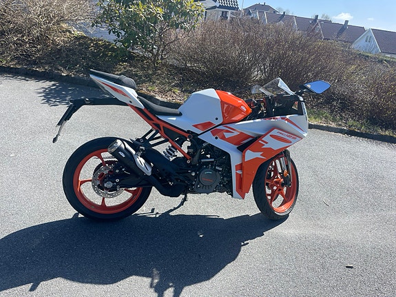 KTM RC 125 3 of 5