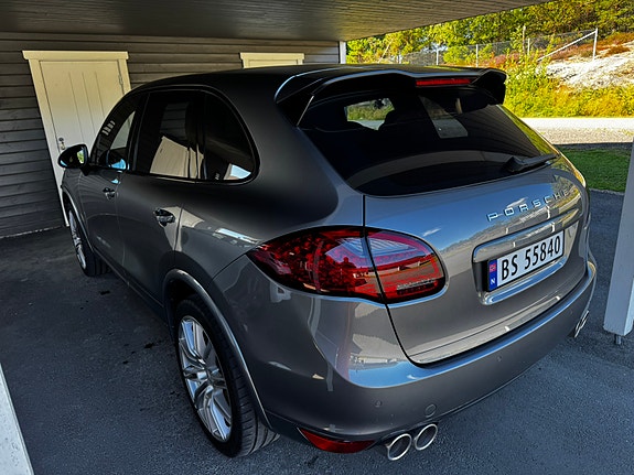Porsche Cayenne 4 of 24