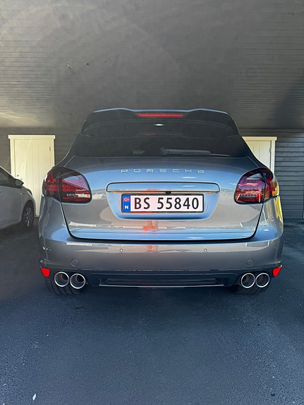 Porsche Cayenne 6 of 24