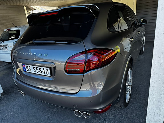 Porsche Cayenne 5 of 24