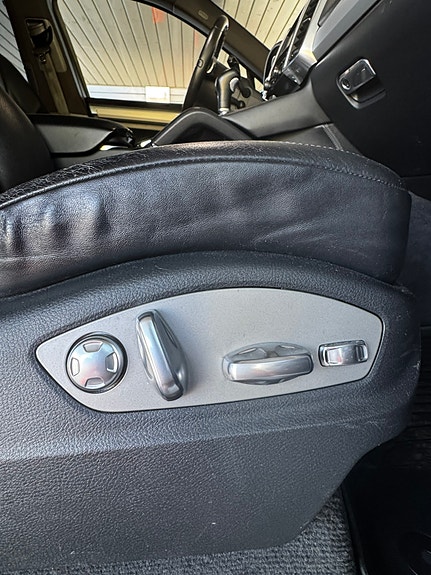 Porsche Cayenne 10 of 24