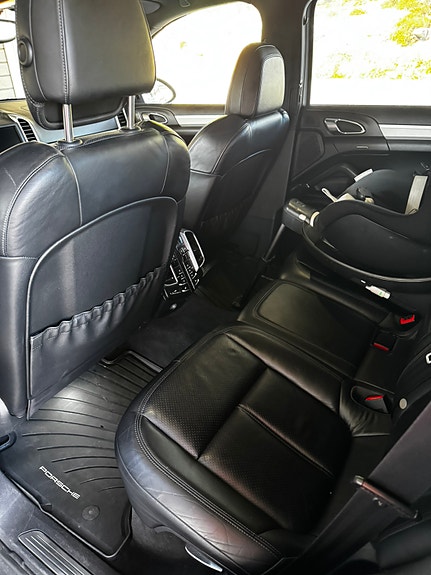 Porsche Cayenne 20 of 24