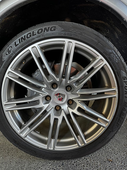 Porsche Cayenne 23 of 24
