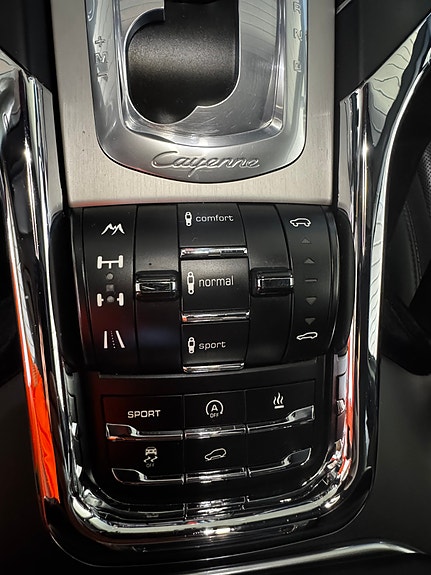 Porsche Cayenne 11 of 24