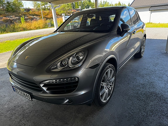 Porsche Cayenne 3 of 24