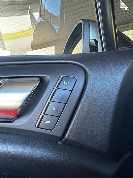 Porsche Cayenne 9 of 24