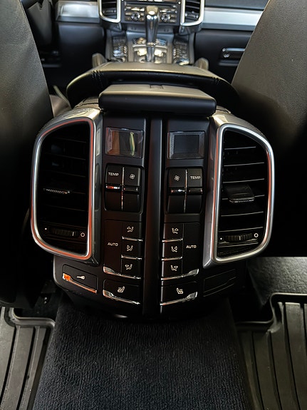 Porsche Cayenne 18 of 24