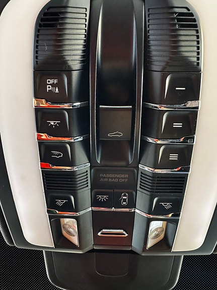 Porsche Cayenne 17 of 24