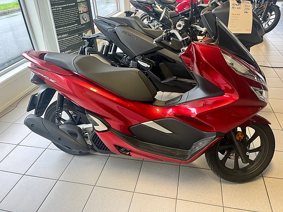 Honda PCX 125 3 of 5