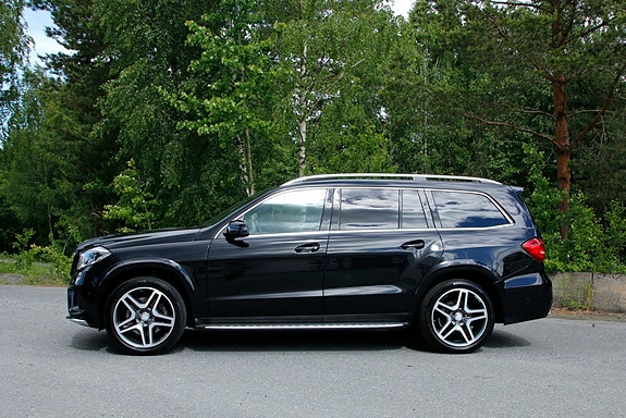 Mercedes-Benz GLS350 d 2 of 30