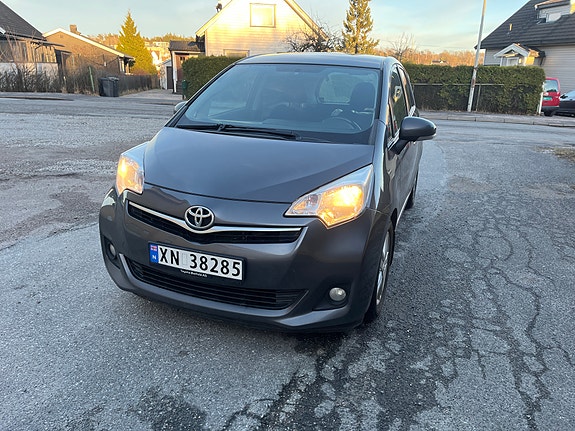 Toyota Verso-S 4 of 5