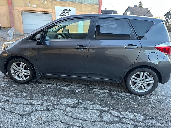 Toyota Verso-S 9 of 22