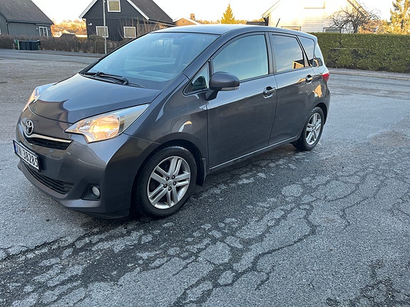 Toyota Verso-S 7 of 22