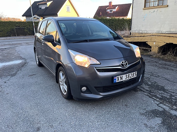 Toyota Verso-S 3 of 5