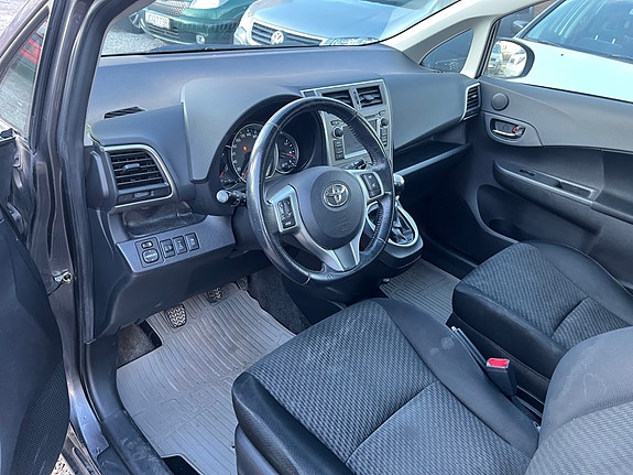 Toyota Verso-S 21 of 22