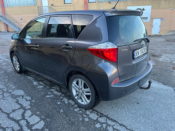 Toyota Verso-S 10 of 22