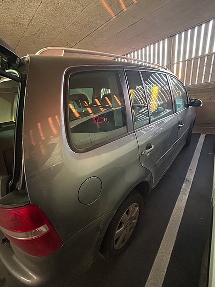 Volkswagen Touran 3 of 6