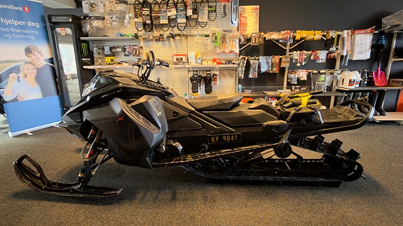 Ski-doo Summit X Turbo 154" – 2 eiere – dobbelsal + singelsal – mye utstyr