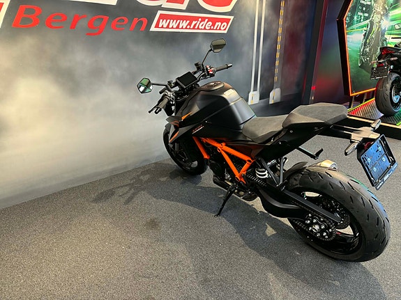 KTM 1390 Super Duke R EVO 14 of 19