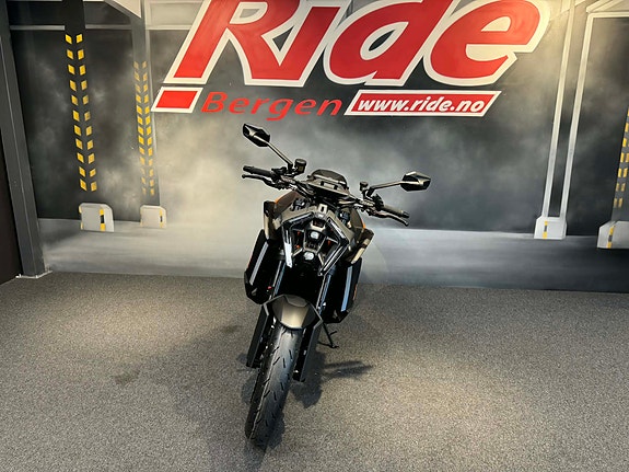 KTM 1390 Super Duke R EVO 5 of 19