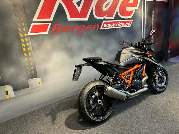 KTM 1390 Super Duke R EVO 4 of 19