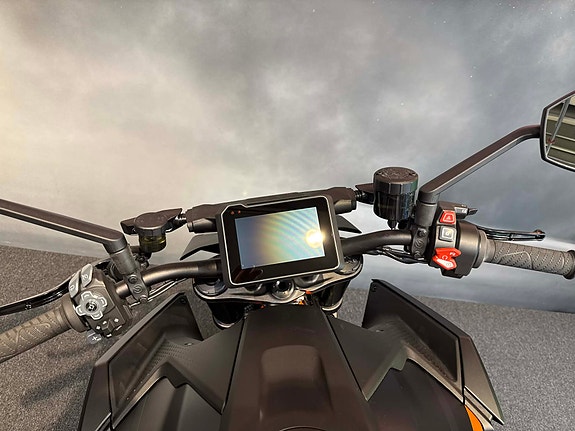 KTM 1390 Super Duke R EVO 18 of 19