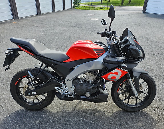 Aprilia RS 125 Tuono 5 of 5