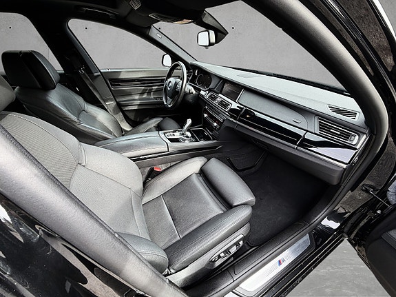 BMW 740d 23 of 27