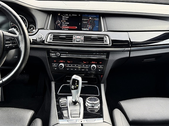 BMW 740d 14 of 27