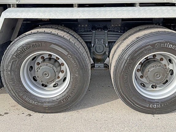 Mercedes-Benz Arocs 2653K 6X4/33 Istraildumper med høytløftende luke, akselavlastning, kjøleskap, roterende, se video 10 of 26