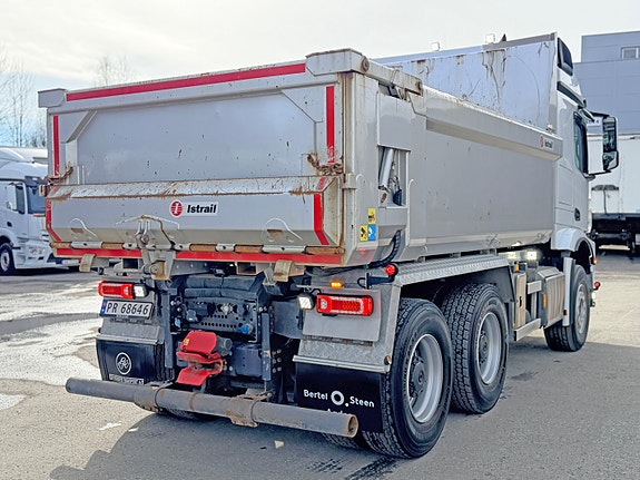 Mercedes-Benz Arocs 2653K 6X4/33 Istraildumper med høytløftende luke, akselavlastning, kjøleskap, roterende, se video 5 of 5