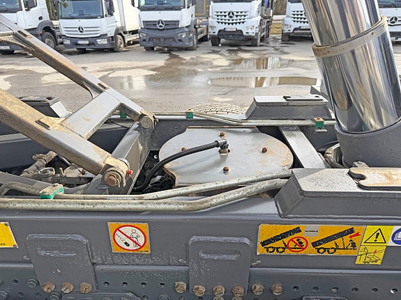 Mercedes-Benz Arocs 2653K 6X4/33 Istraildumper med høytløftende luke, akselavlastning, kjøleskap, roterende, se video 15 of 26