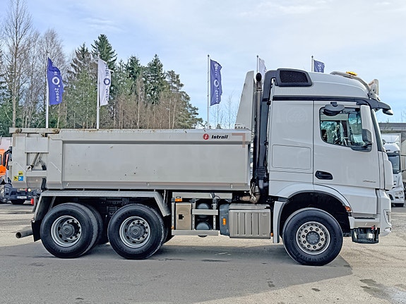 Mercedes-Benz Arocs 2653K 6X4/33 Istraildumper med høytløftende luke, akselavlastning, kjøleskap, roterende, se video 4 of 5